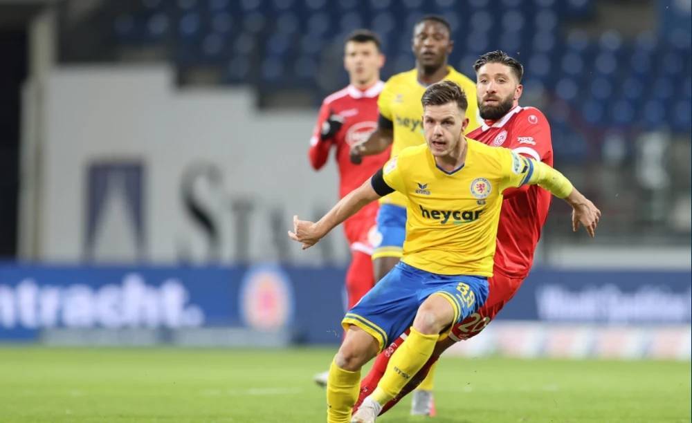 利参加滑雪 利参加滑雪