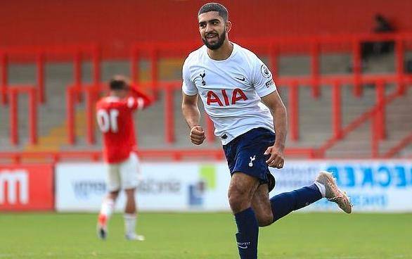 看台上震耳 看台上震耳