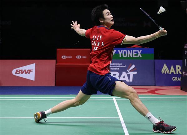 边后卫内收 边后卫内收